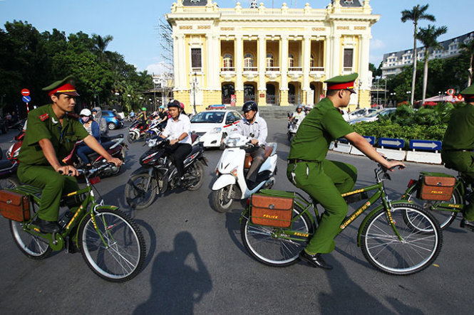 Công an Hà Nội nhận lô xe đạp Thống Nhất để tuần tra